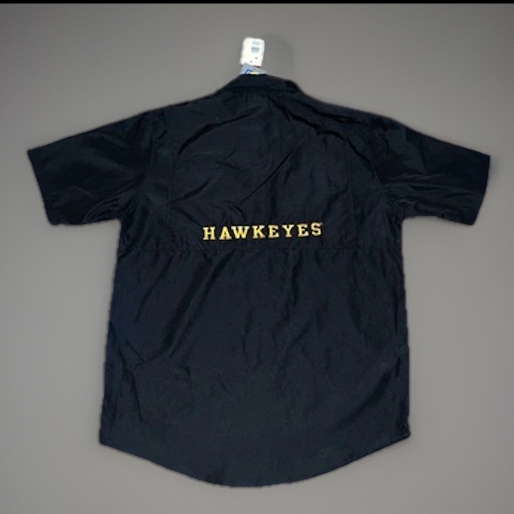 IOWA HAWKEYES BLACK SHORT SLEEVES WITH 2 FRONT POCKETS & A BIG BACK POCKET NWT